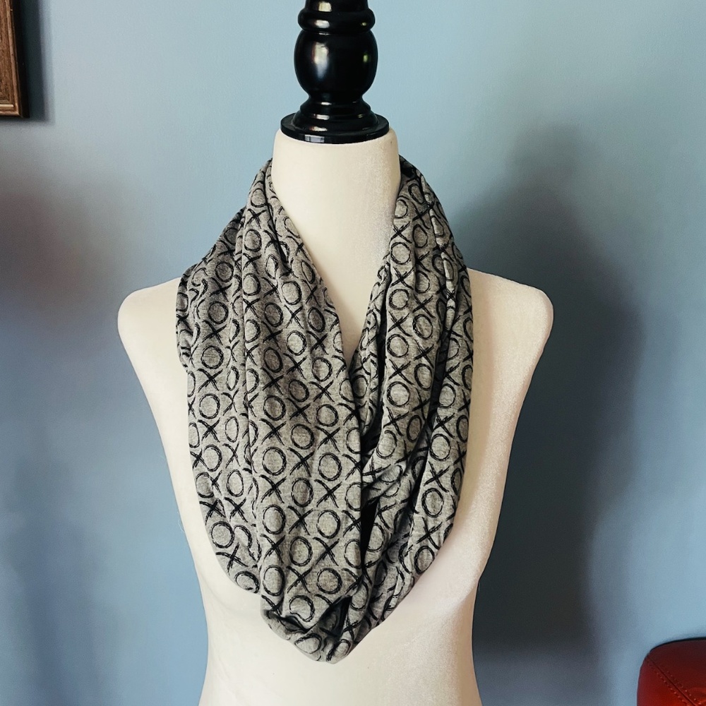 Sanibel gray xoxo bamboo knit infinity scarf made in Canada EUC